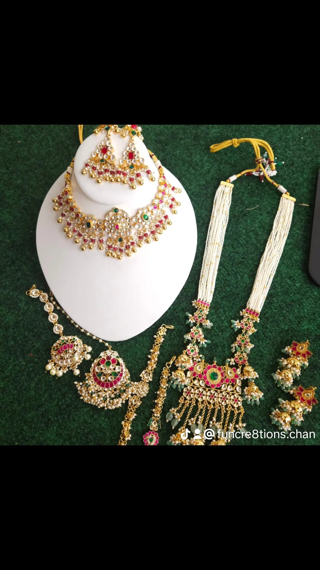 Aanshi pachi kundan choker necklace set