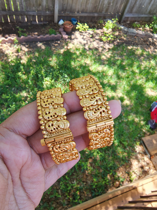 Goldplated bangles