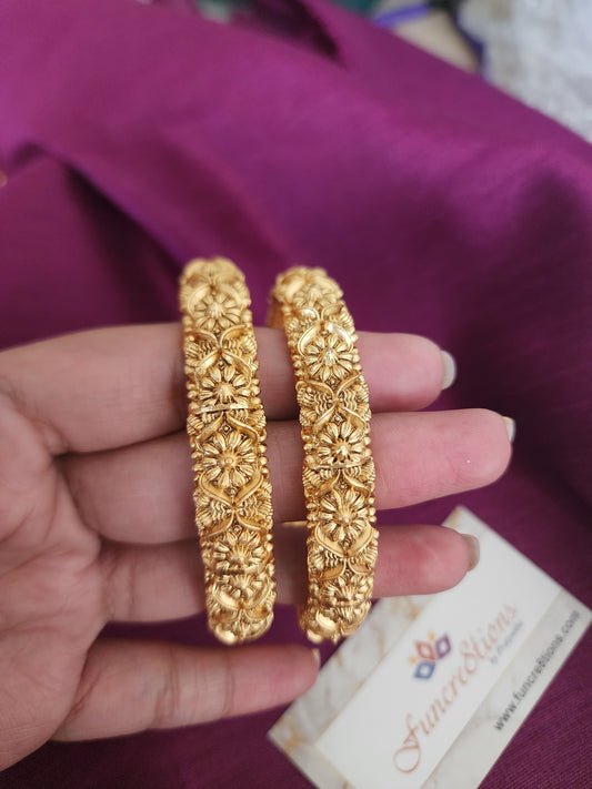 Goldplated bangles