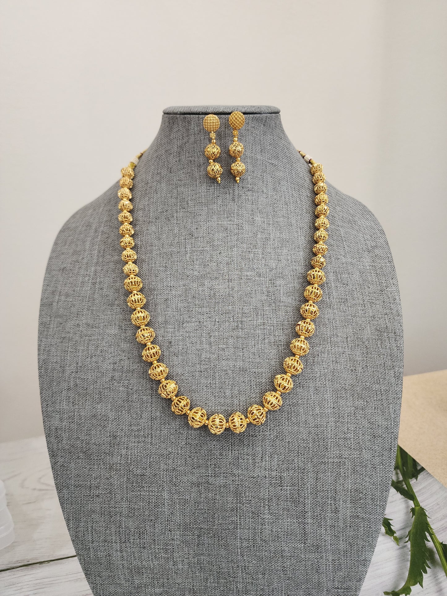 Beaded goldplated statement necklace set