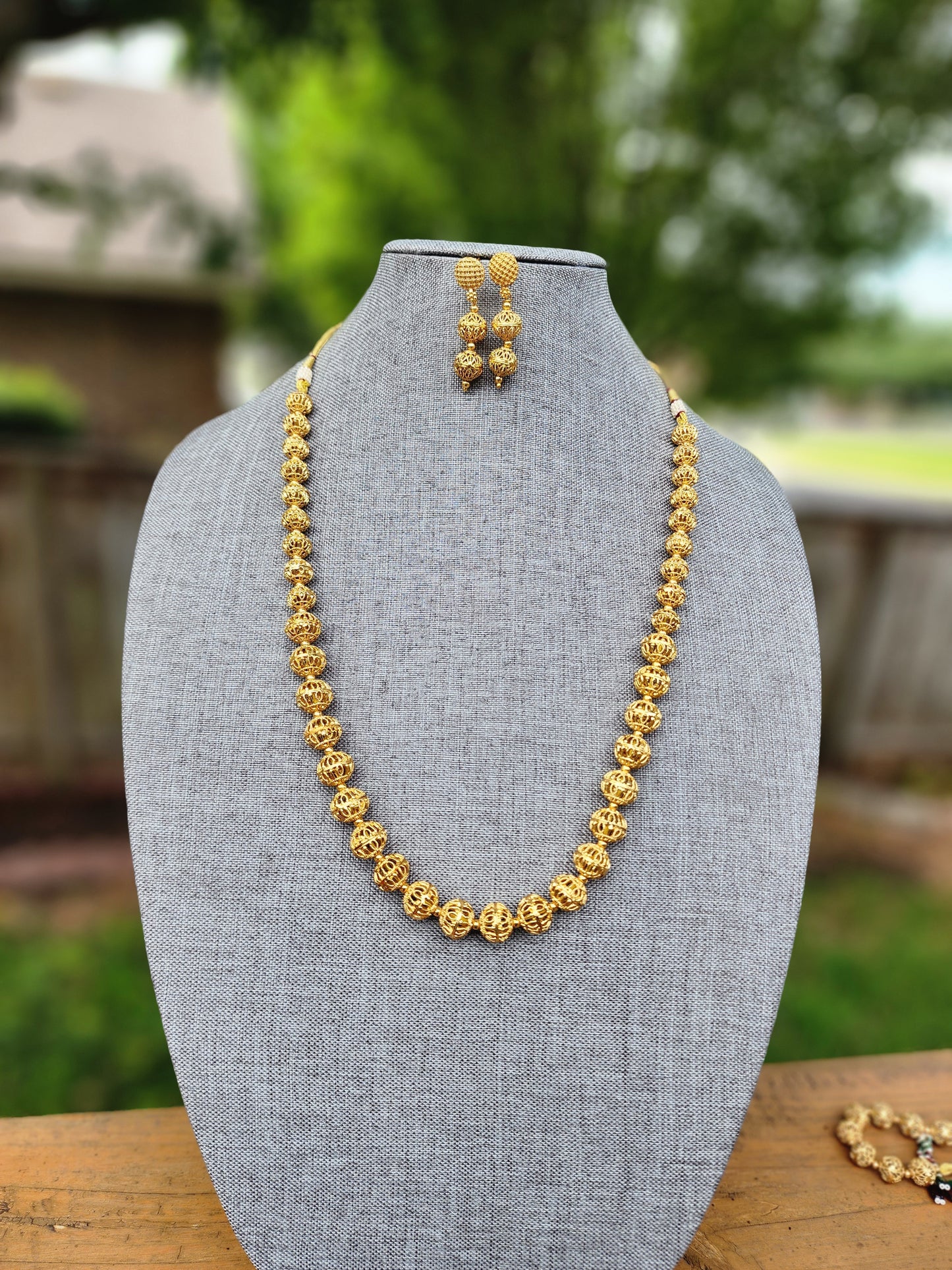 Beaded goldplated statement necklace set