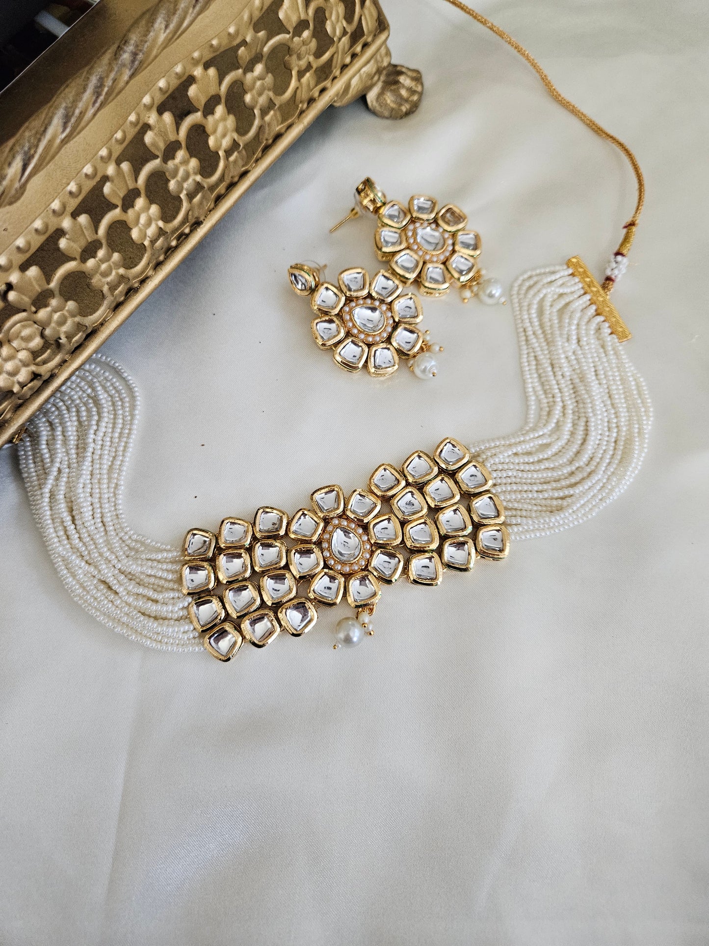 Aanshi kundan choker necklace set