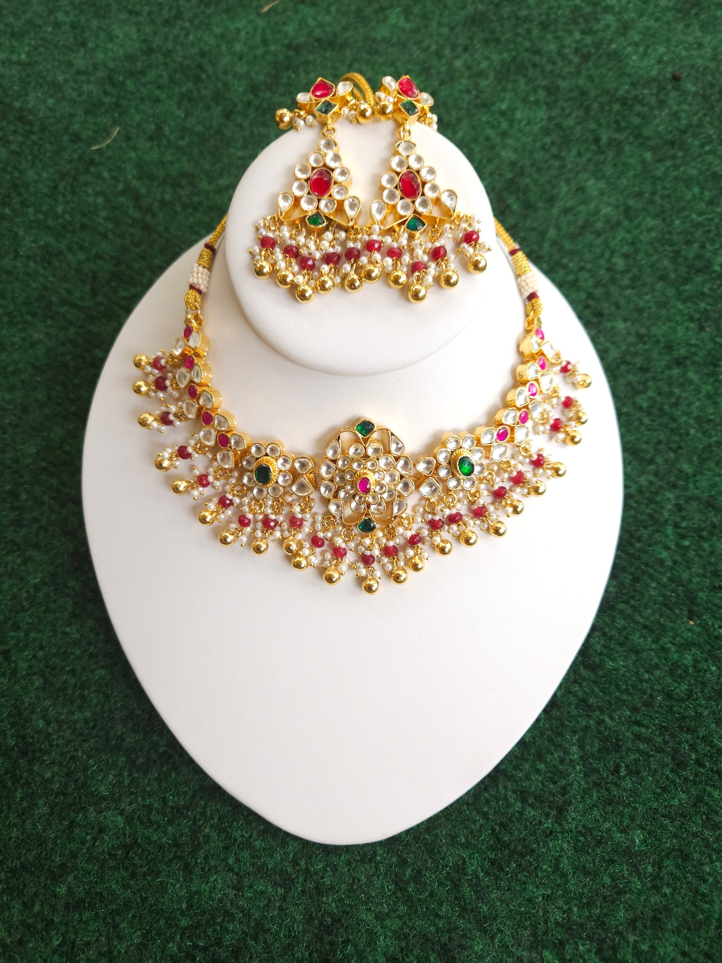 Aanshi pachi kundan choker necklace set