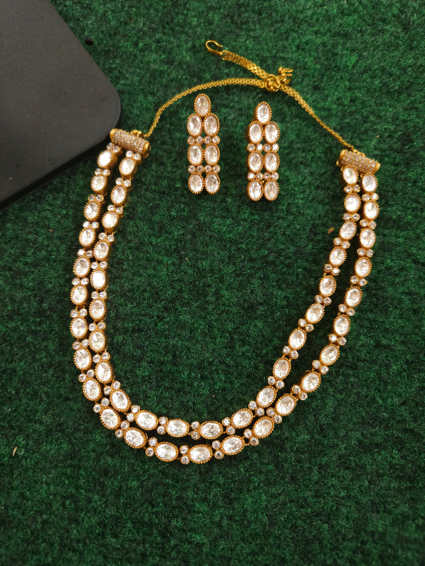 Aanshi mosanite kundan choker necklace set