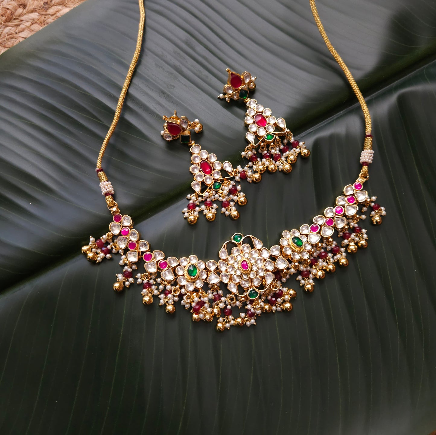 Aanshi pachi kundan choker necklace set