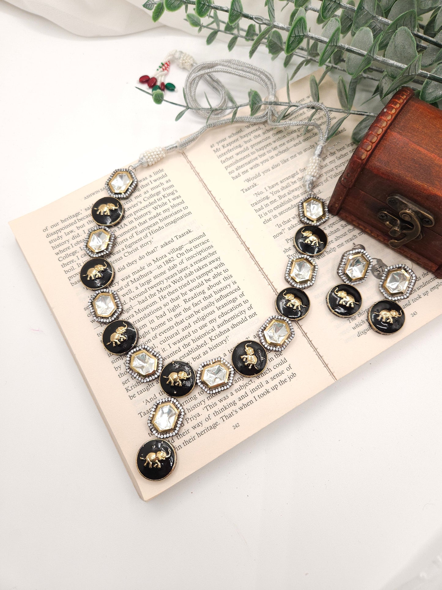 Laya sabyasachi inspired contemporary necklace set