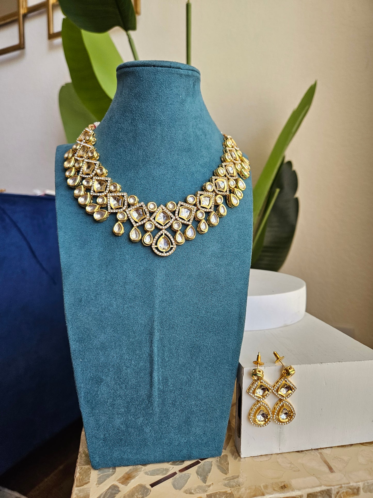 Aarvi kundan necklace set