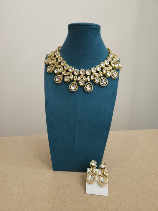 Aarvi kundan necklace set