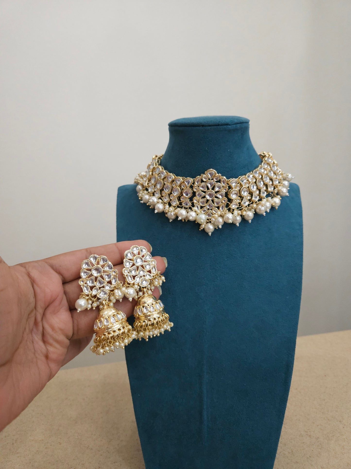 Aarvi kundan necklace set