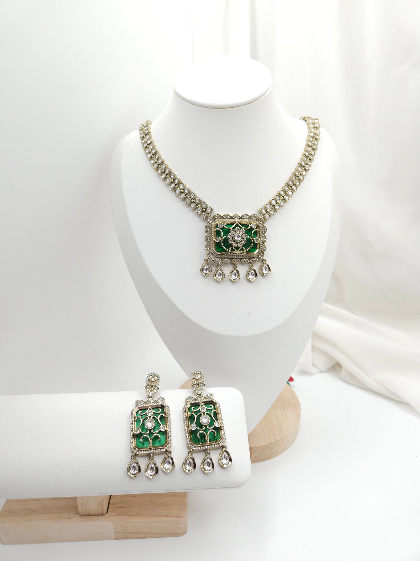 Aanshi polki victorian necklace set