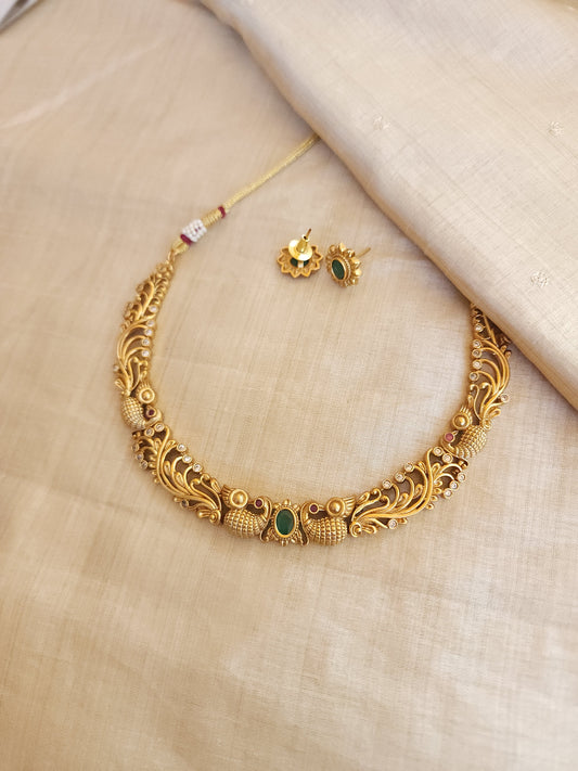 Aarvi goldplated contemporary hasli Necklace set