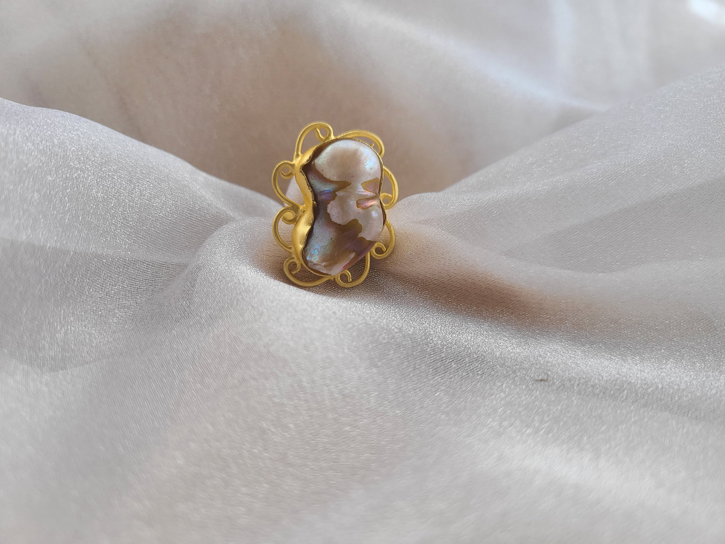 Pearl adjustable ring