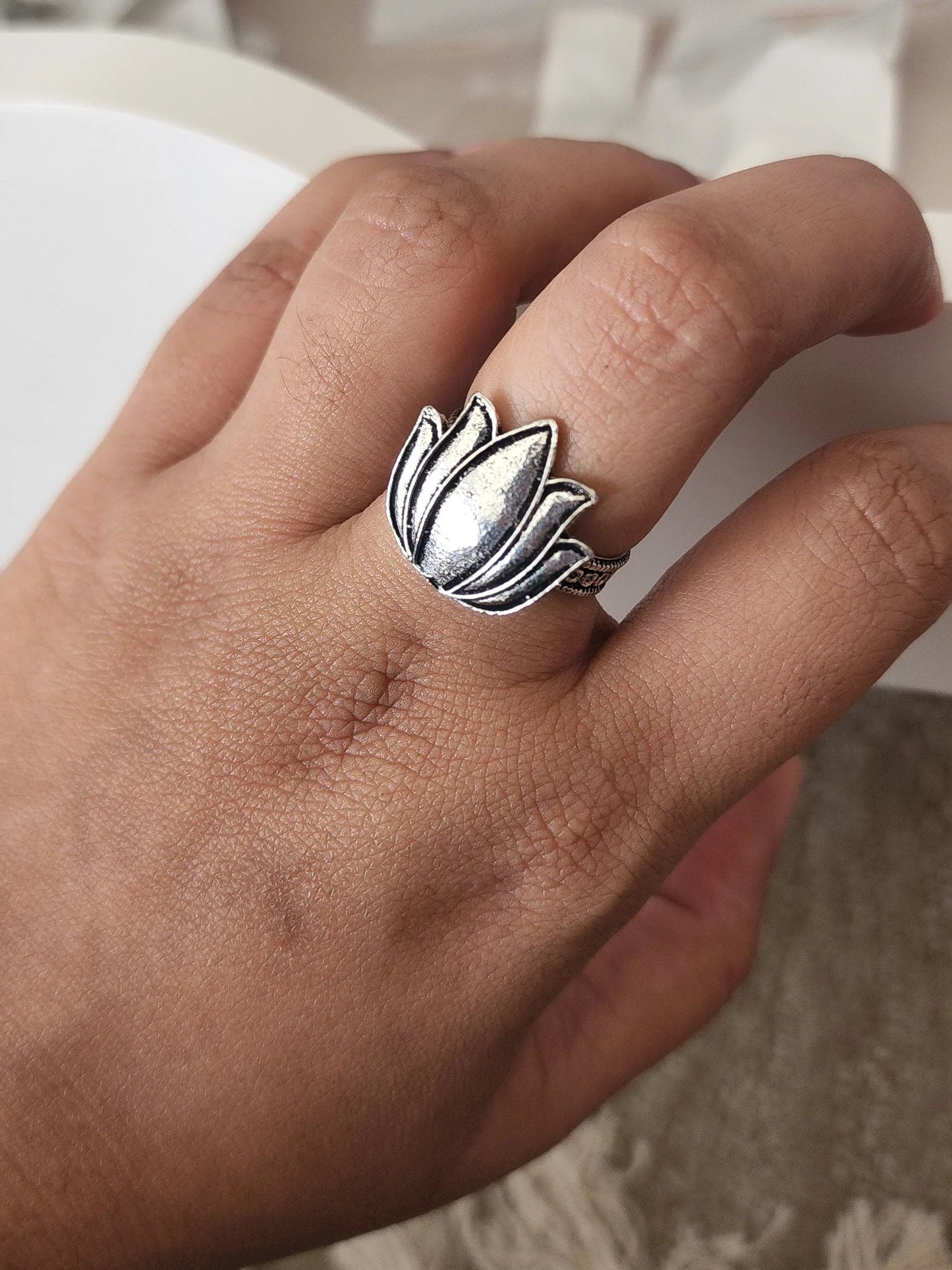 Lotus adjustable ring