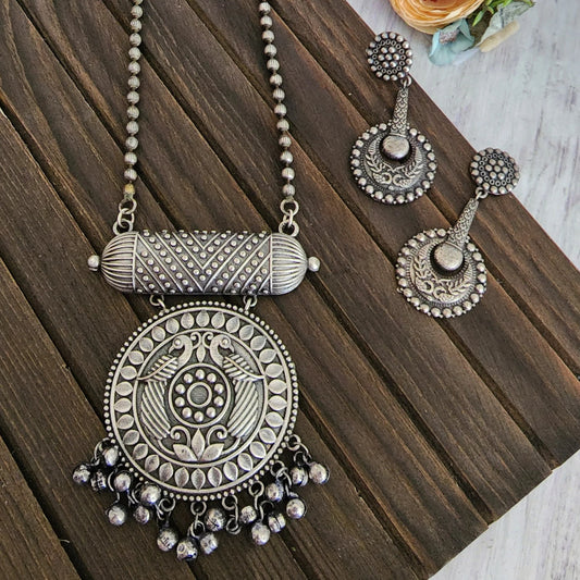 Annush silver alike pendant necklace set