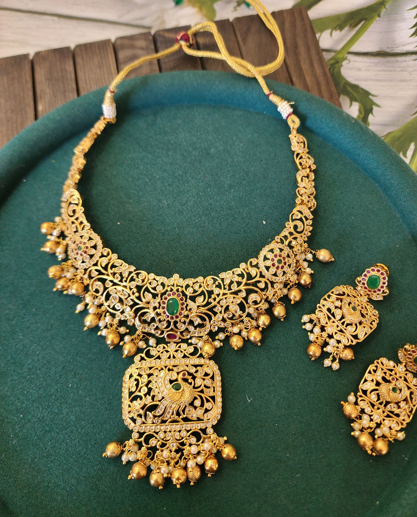 Beaded goldplated statement necklace set