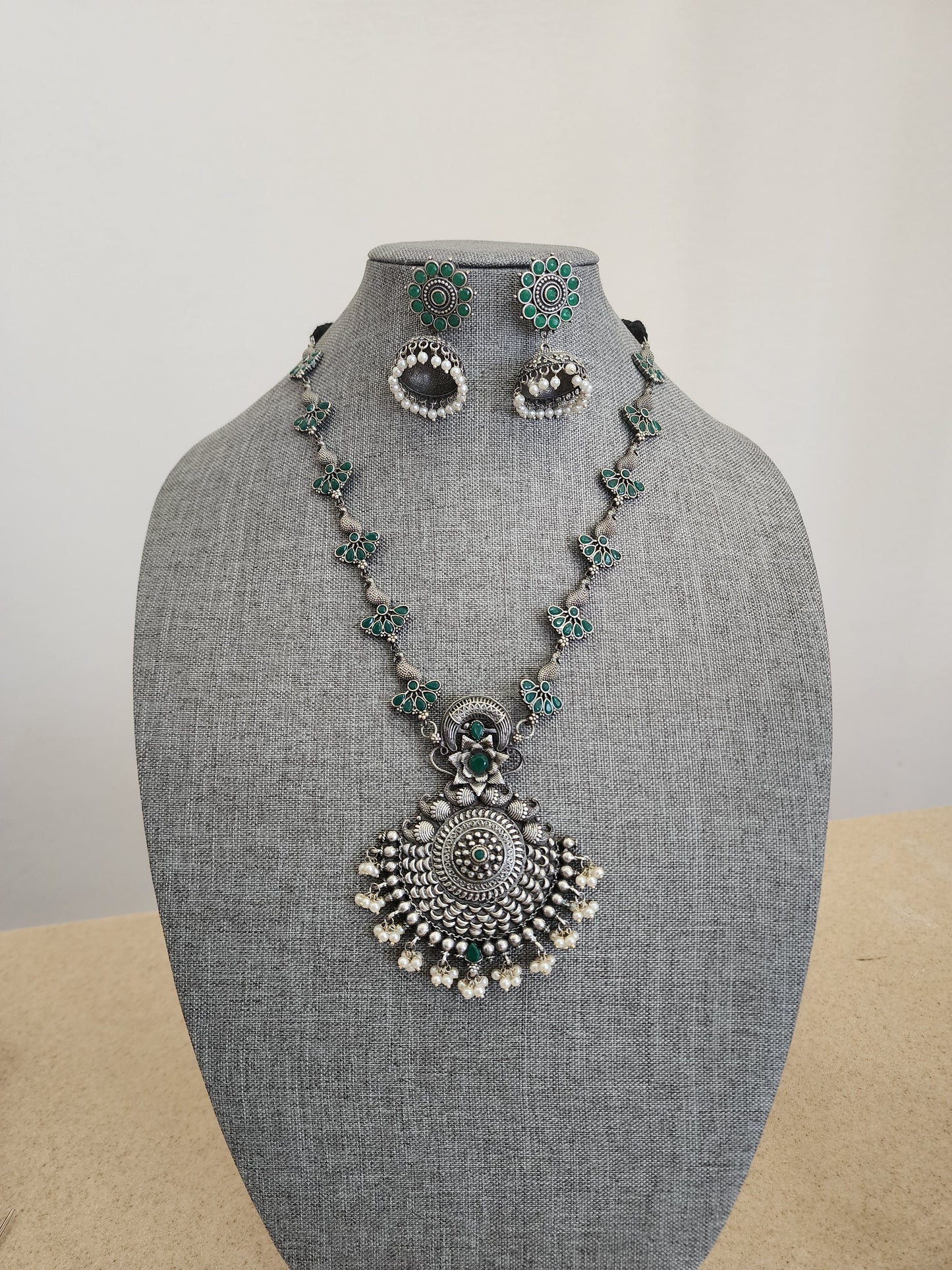 Boumika necklace set